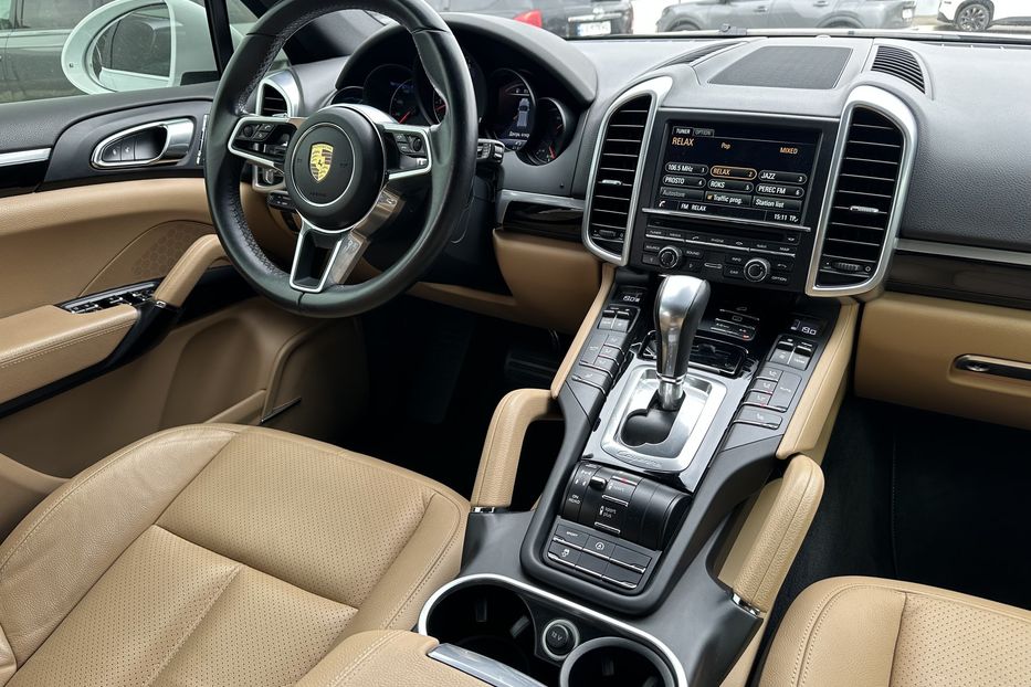 Продам Porsche Cayenne 2016 года в Киеве