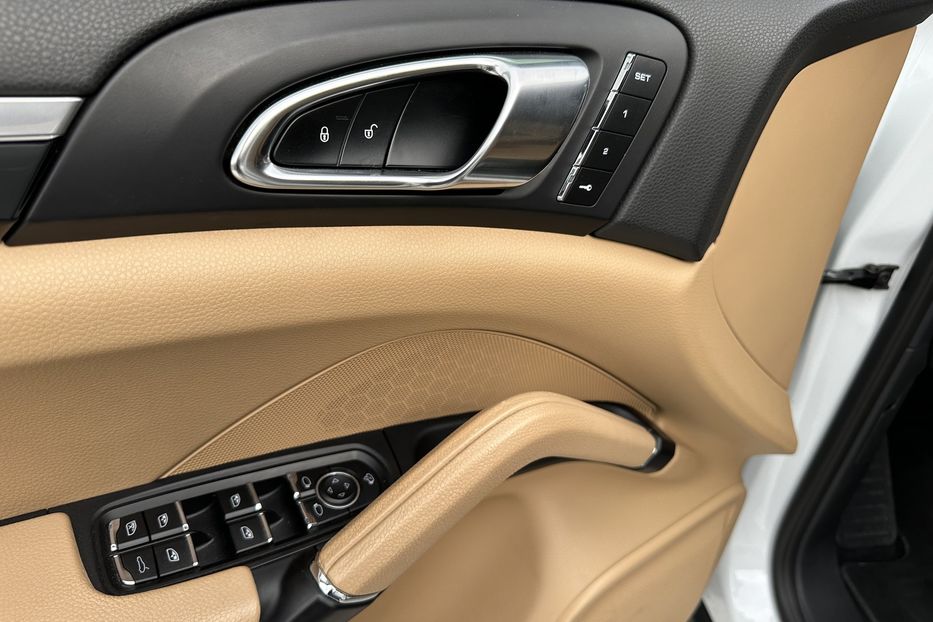 Продам Porsche Cayenne 2016 года в Киеве