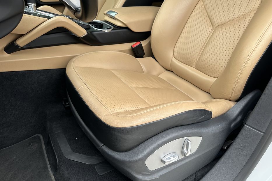 Продам Porsche Cayenne 2016 года в Киеве