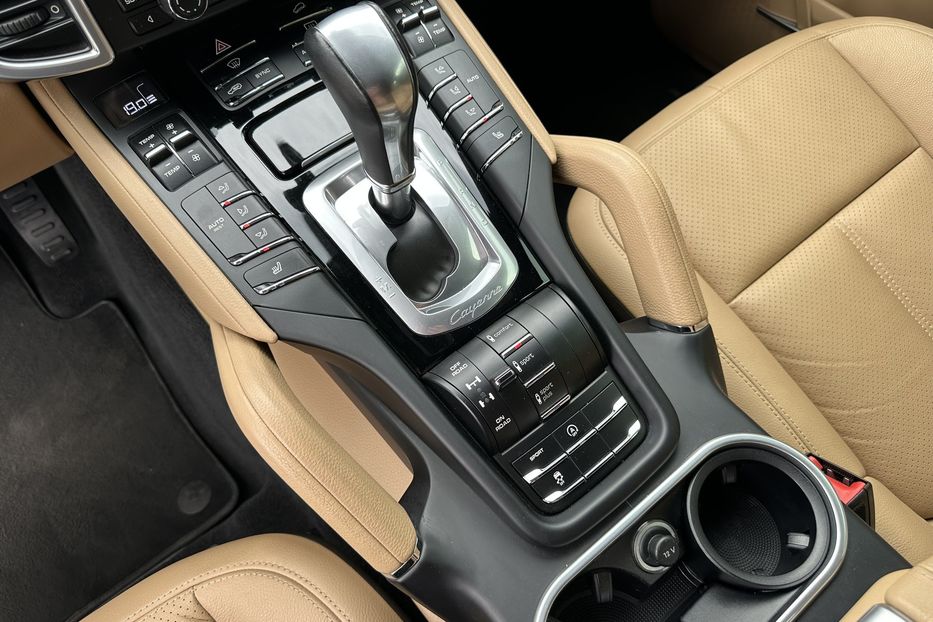 Продам Porsche Cayenne 2016 года в Киеве