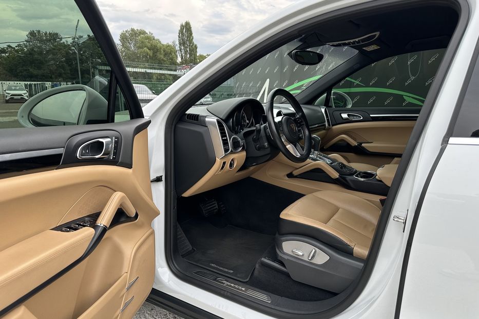 Продам Porsche Cayenne 2016 года в Киеве