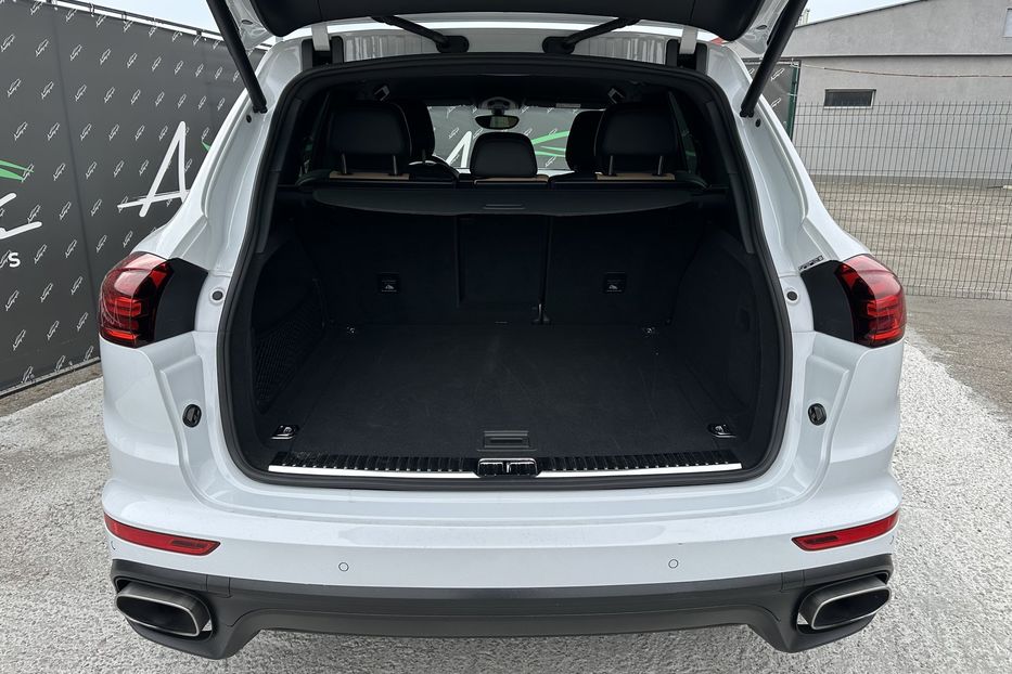 Продам Porsche Cayenne 2016 года в Киеве