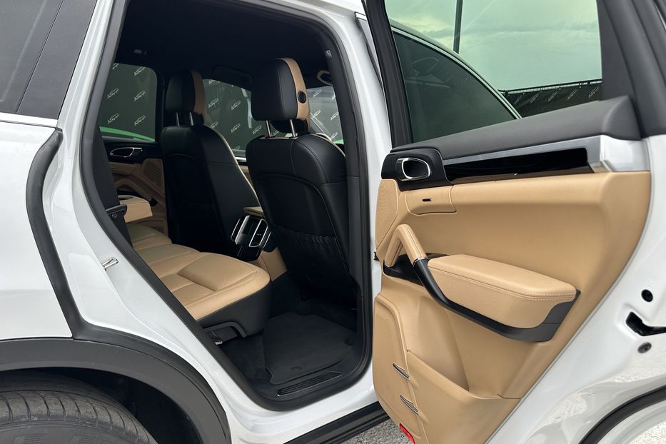 Продам Porsche Cayenne 2016 года в Киеве
