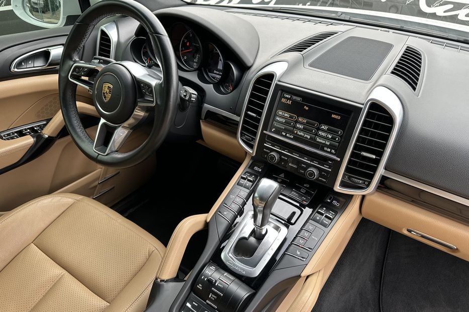 Продам Porsche Cayenne 2016 года в Киеве