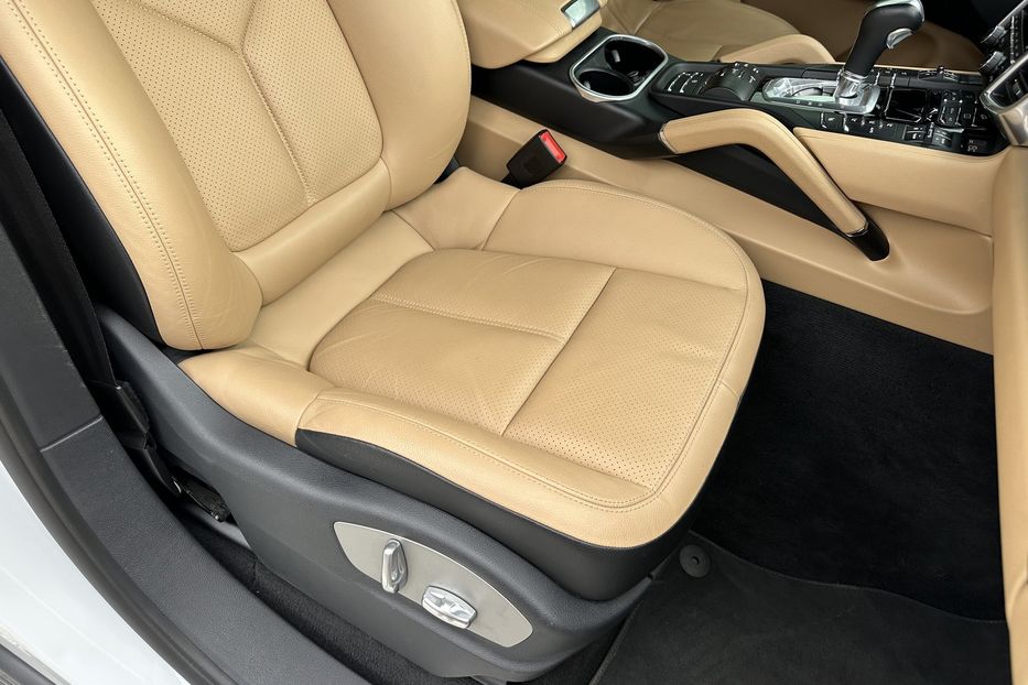 Продам Porsche Cayenne 2016 года в Киеве