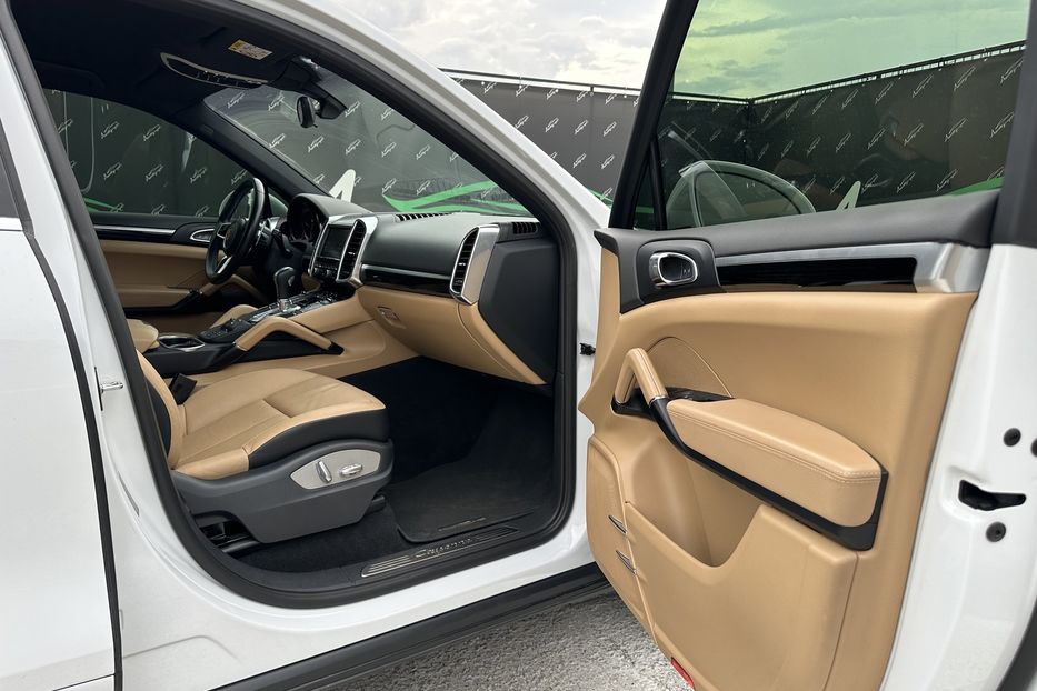 Продам Porsche Cayenne 2016 года в Киеве
