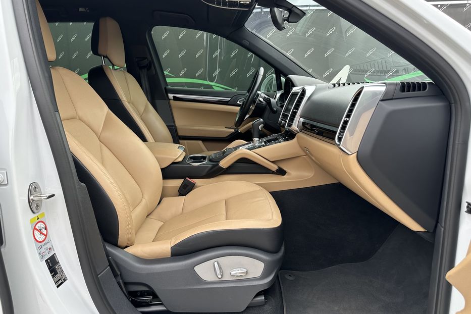 Продам Porsche Cayenne 2016 года в Киеве