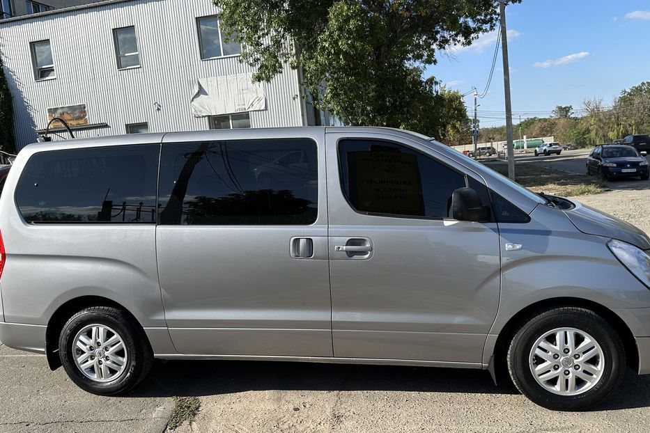 Продам Hyundai H1 пасс. Starex 2017 года в Николаеве