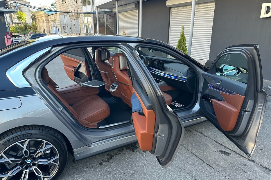 Продам BMW 760 I7 2024 года в Киеве