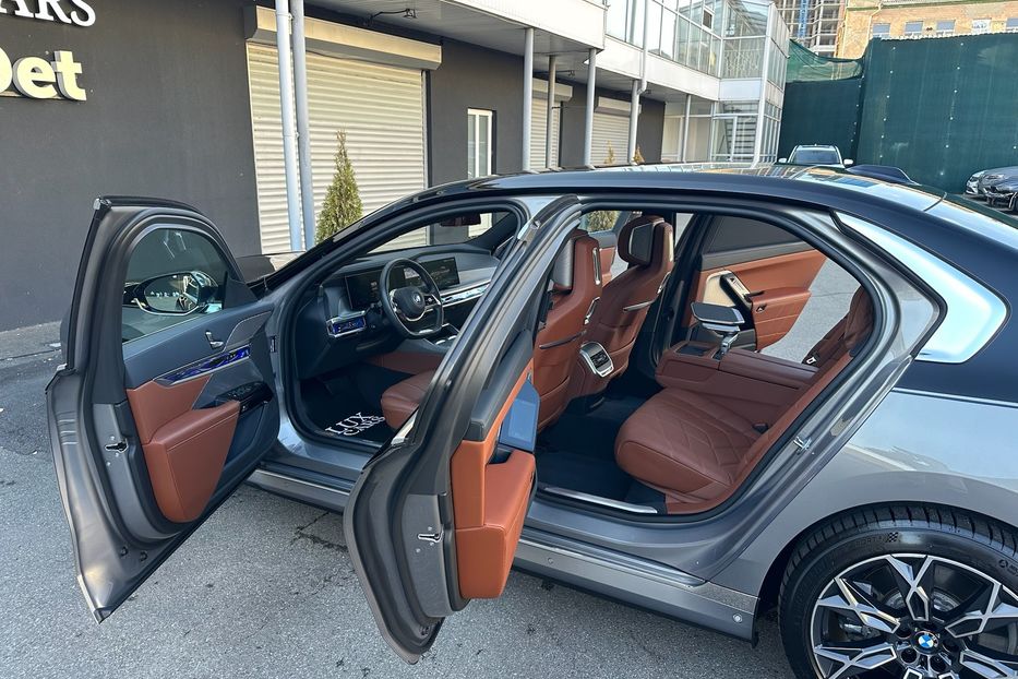 Продам BMW 760 I7 2024 года в Киеве