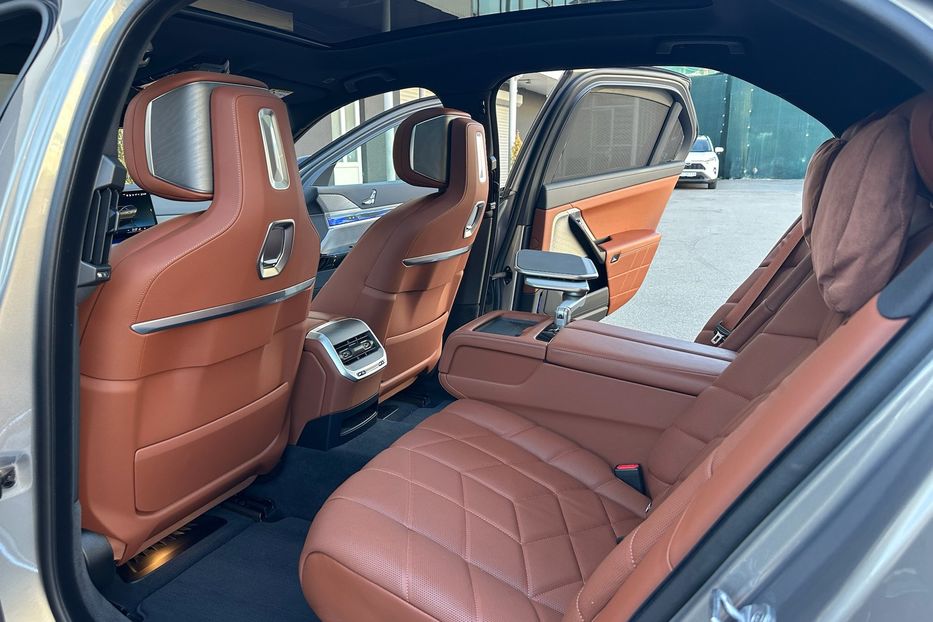 Продам BMW 760 I7 2024 года в Киеве
