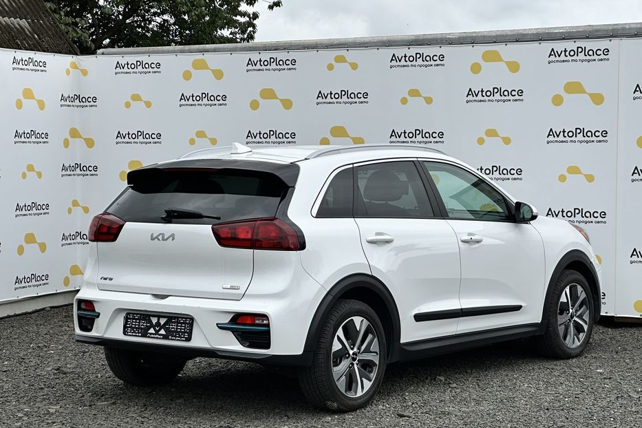 Продам Kia Niro 64 квт 2022 года в Луцке