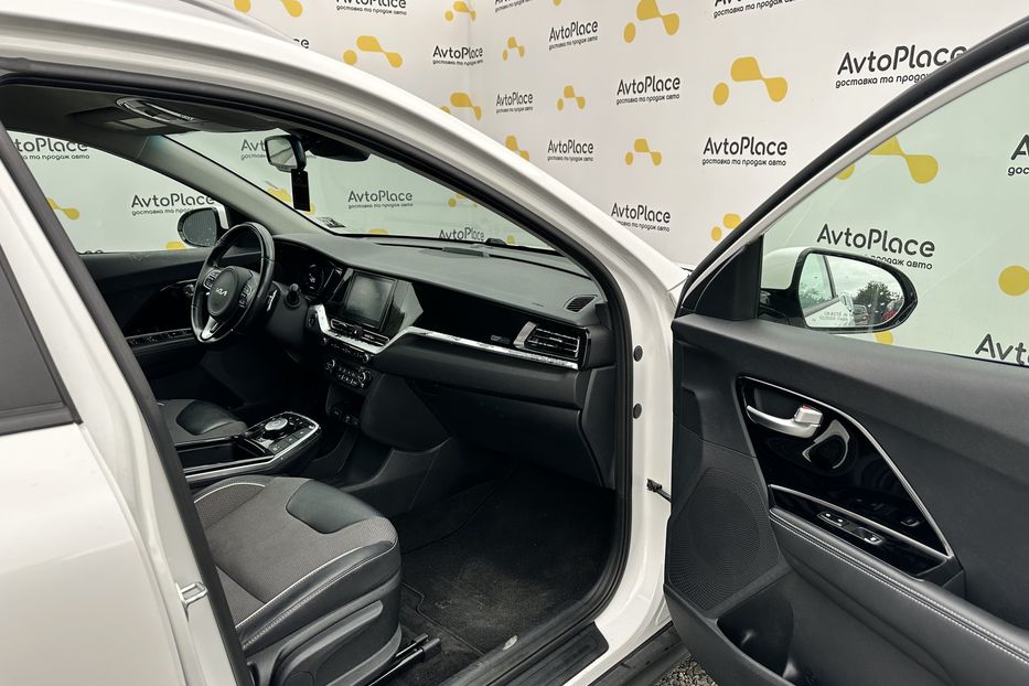 Продам Kia Niro 64 квт 2022 года в Луцке
