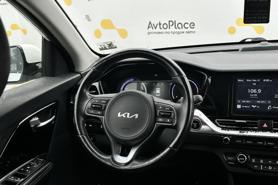Продам Kia Niro 64 квт 2022 года в Луцке
