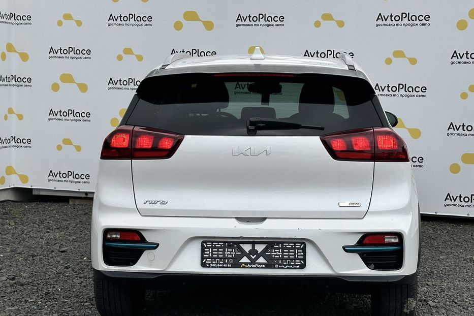 Продам Kia Niro 64 квт 2022 года в Луцке