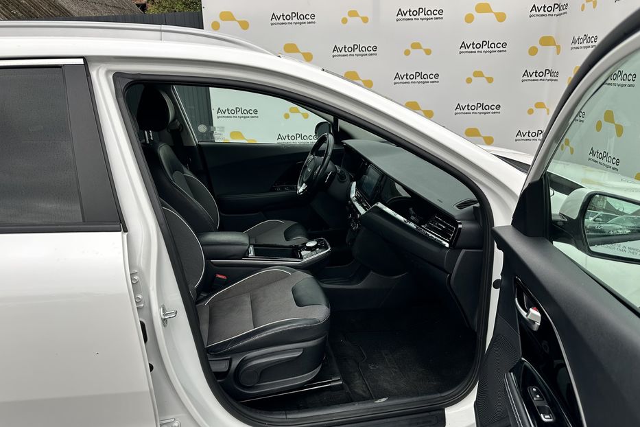 Продам Kia Niro 64 квт 2022 года в Луцке