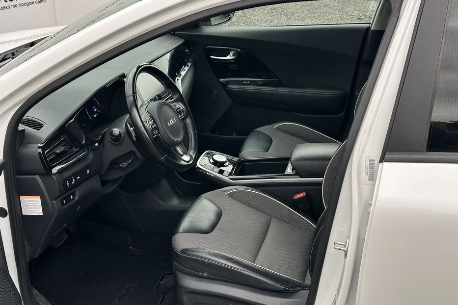 Продам Kia Niro 64 квт 2022 года в Луцке