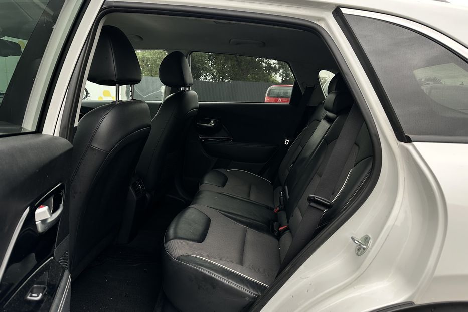 Продам Kia Niro 64 квт 2022 года в Луцке