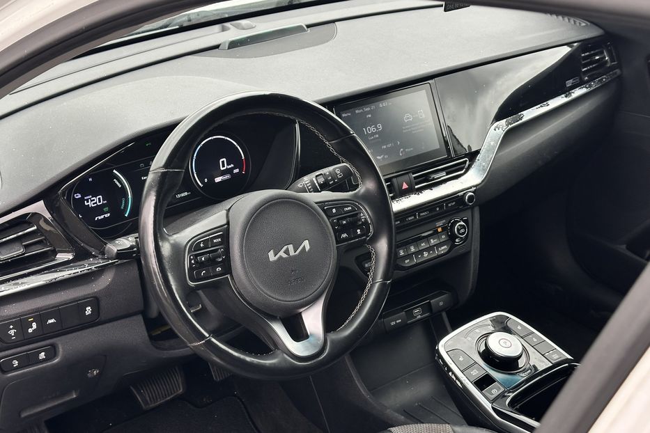 Продам Kia Niro 64 квт 2022 года в Луцке