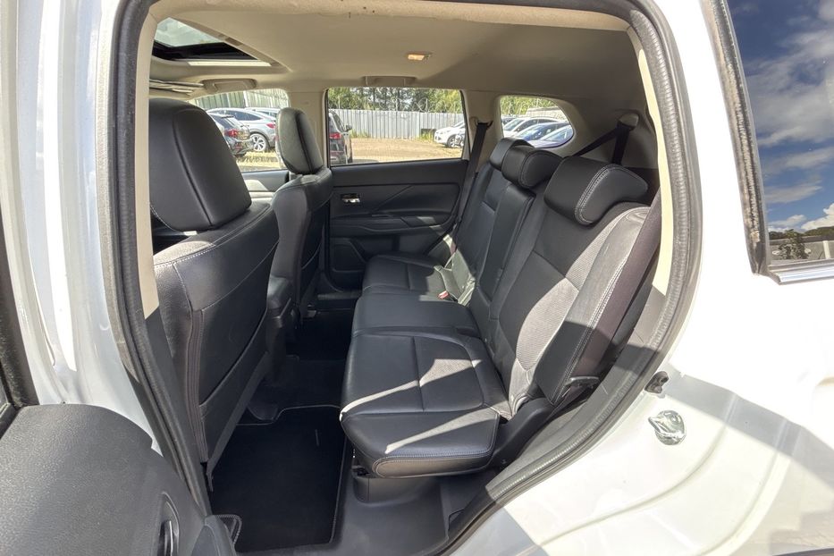 Продам Mitsubishi Outlander 2.2 DI-D Instyle 4WD 7-Sitzer 2015 года в Тернополе