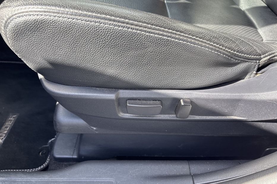 Продам Mitsubishi Outlander 2.2 DI-D Instyle 4WD 7-Sitzer 2015 года в Тернополе