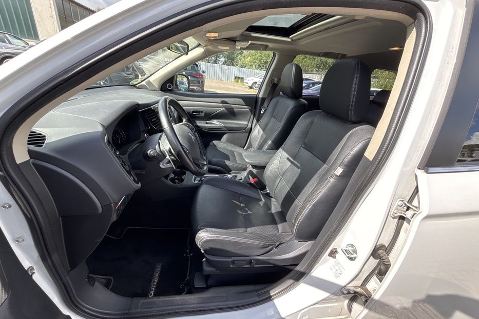 Продам Mitsubishi Outlander 2.2 DI-D Instyle 4WD 7-Sitzer 2015 года в Тернополе