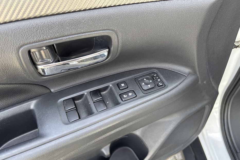 Продам Mitsubishi Outlander 2.2 DI-D Instyle 4WD 7-Sitzer 2015 года в Тернополе