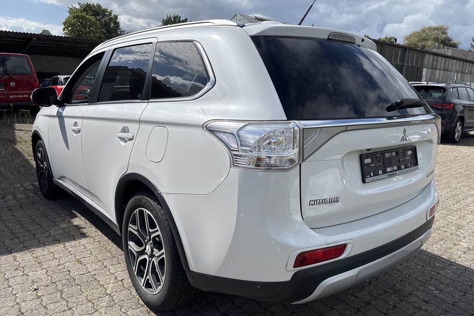 Продам Mitsubishi Outlander 2.2 DI-D Instyle 4WD 7-Sitzer 2015 года в Тернополе