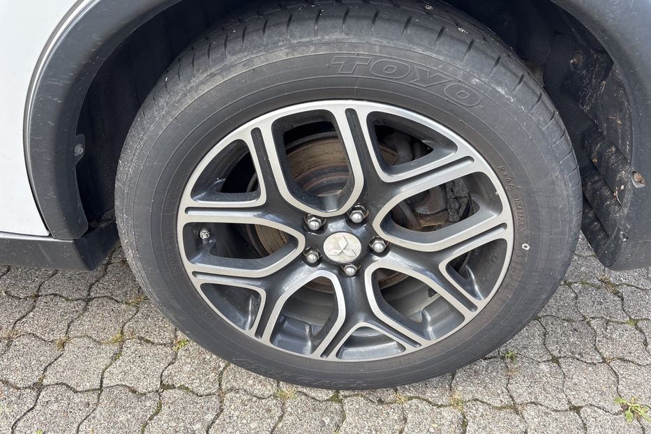 Продам Mitsubishi Outlander 2.2 DI-D Instyle 4WD 7-Sitzer 2015 года в Тернополе