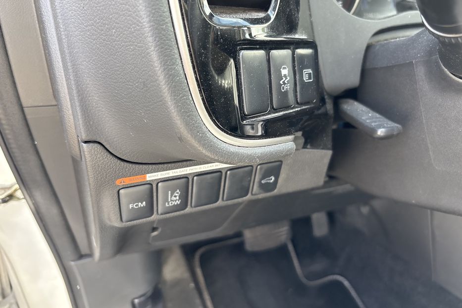 Продам Mitsubishi Outlander 2.2 DI-D Instyle 4WD 7-Sitzer 2015 года в Тернополе