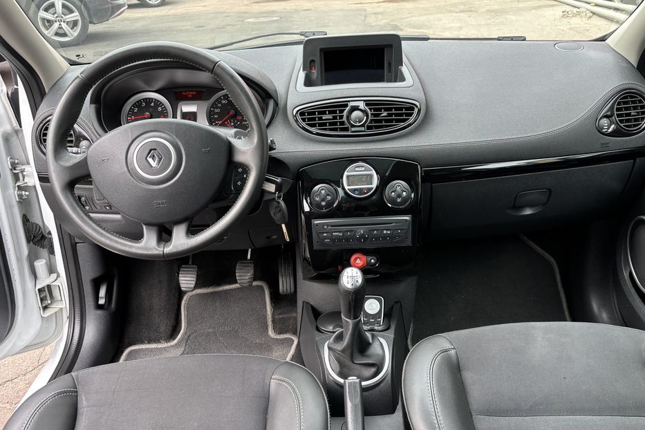 Продам Renault Clio 1.2 бенз,4-ох циліндр турбо 2011 года в Житомире