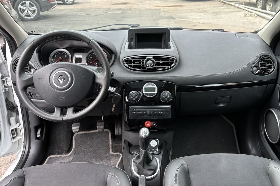 Продам Renault Clio 1.2 бенз,4-ох циліндр турбо 2011 года в Житомире