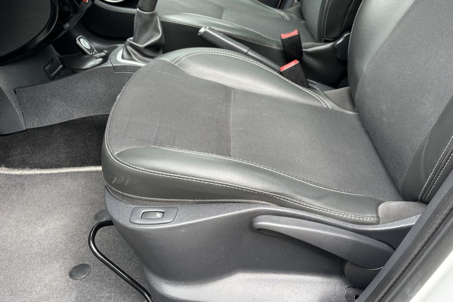 Продам Renault Clio 1.2 бенз,4-ох циліндр турбо 2011 года в Житомире