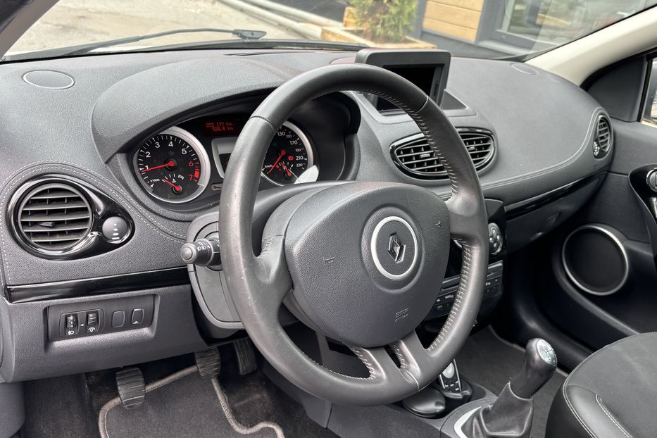 Продам Renault Clio 1.2 бенз,4-ох циліндр турбо 2011 года в Житомире