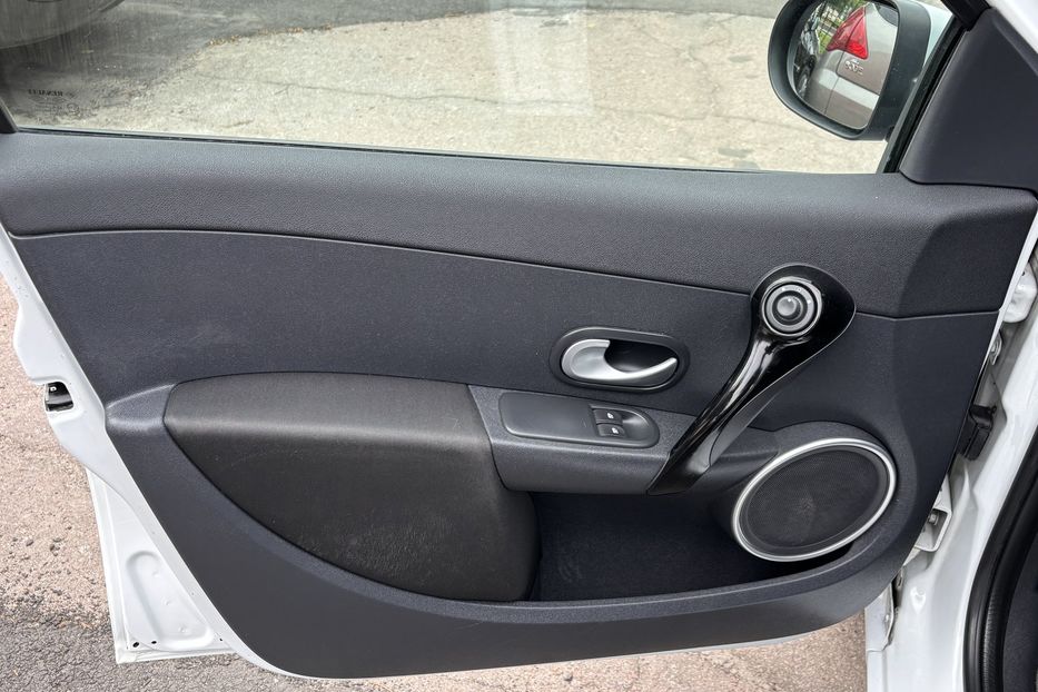 Продам Renault Clio 1.2 бенз,4-ох циліндр турбо 2011 года в Житомире