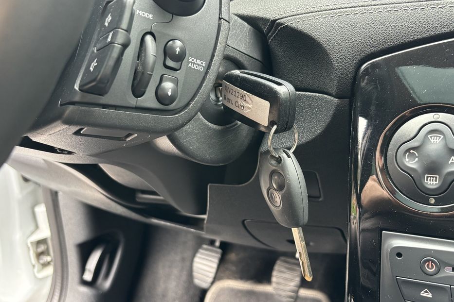 Продам Renault Clio 1.2 бенз,4-ох циліндр турбо 2011 года в Житомире