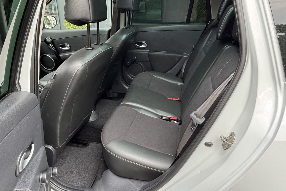 Продам Renault Clio 1.2 бенз,4-ох циліндр турбо 2011 года в Житомире
