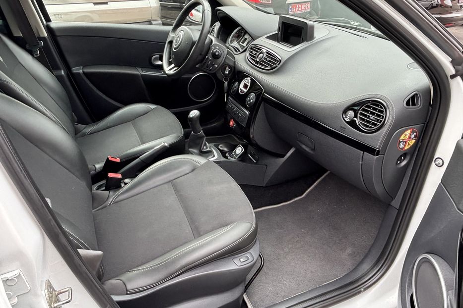 Продам Renault Clio 1.2 бенз,4-ох циліндр турбо 2011 года в Житомире