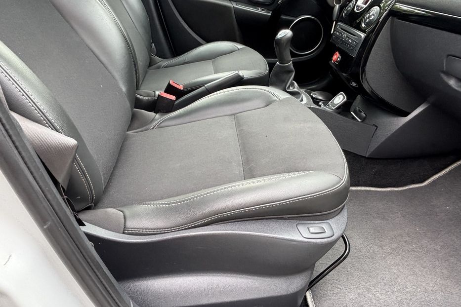 Продам Renault Clio 1.2 бенз,4-ох циліндр турбо 2011 года в Житомире
