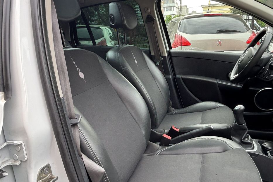 Продам Renault Clio 1.2 бенз,4-ох циліндр турбо 2011 года в Житомире