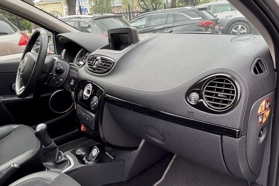 Продам Renault Clio 1.2 бенз,4-ох циліндр турбо 2011 года в Житомире