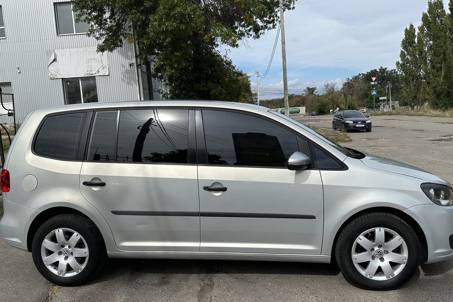 Продам Volkswagen Touran Офіційний 2011 года в Николаеве