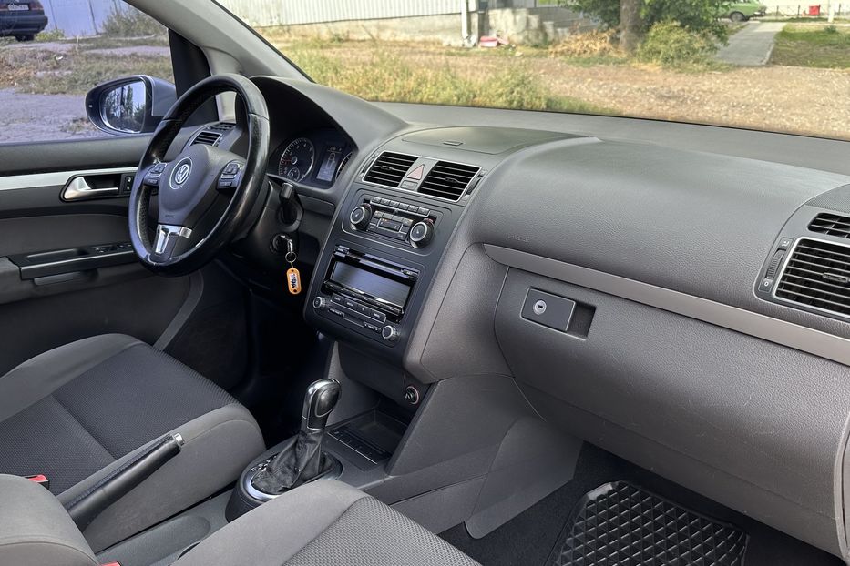 Продам Volkswagen Touran Офіційний 2011 года в Николаеве