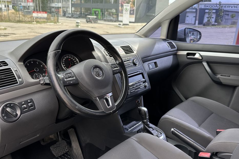 Продам Volkswagen Touran Офіційний 2011 года в Николаеве
