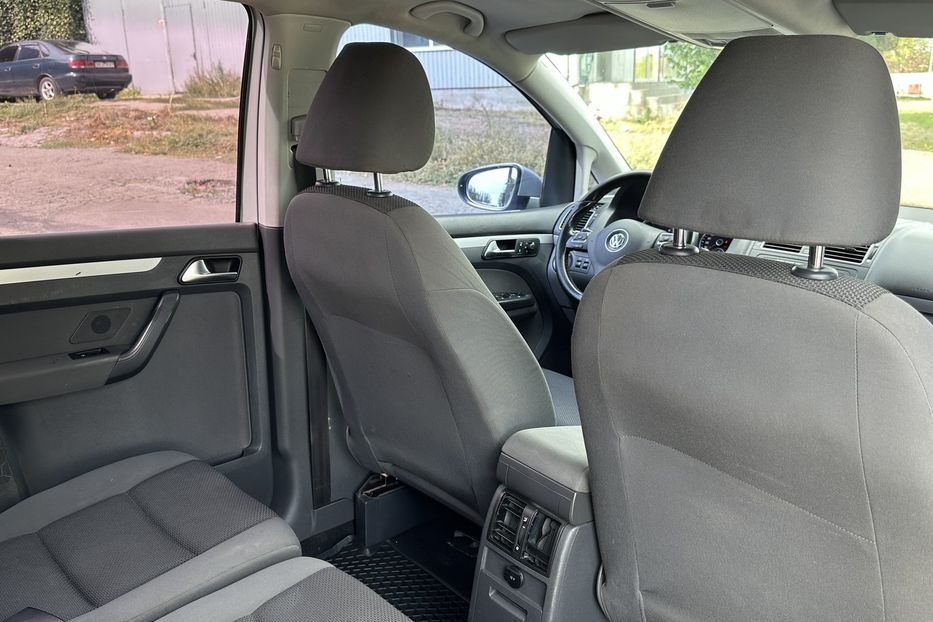 Продам Volkswagen Touran Офіційний 2011 года в Николаеве
