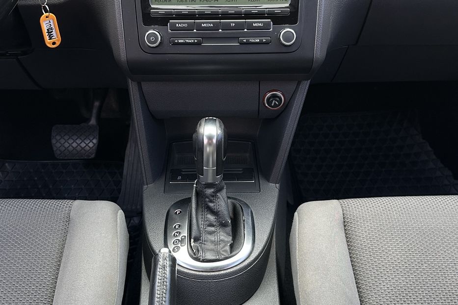 Продам Volkswagen Touran Офіційний 2011 года в Николаеве
