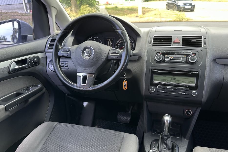 Продам Volkswagen Touran Офіційний 2011 года в Николаеве