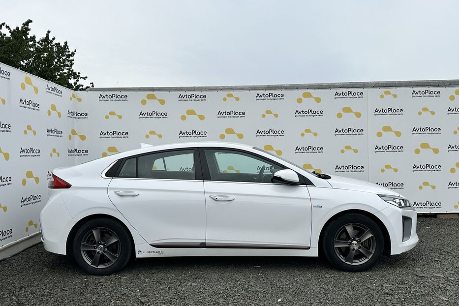 Продам Hyundai Ioniq 28 квт 2016 года в Луцке