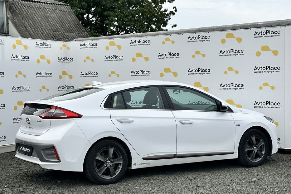 Продам Hyundai Ioniq 28 квт 2016 года в Луцке