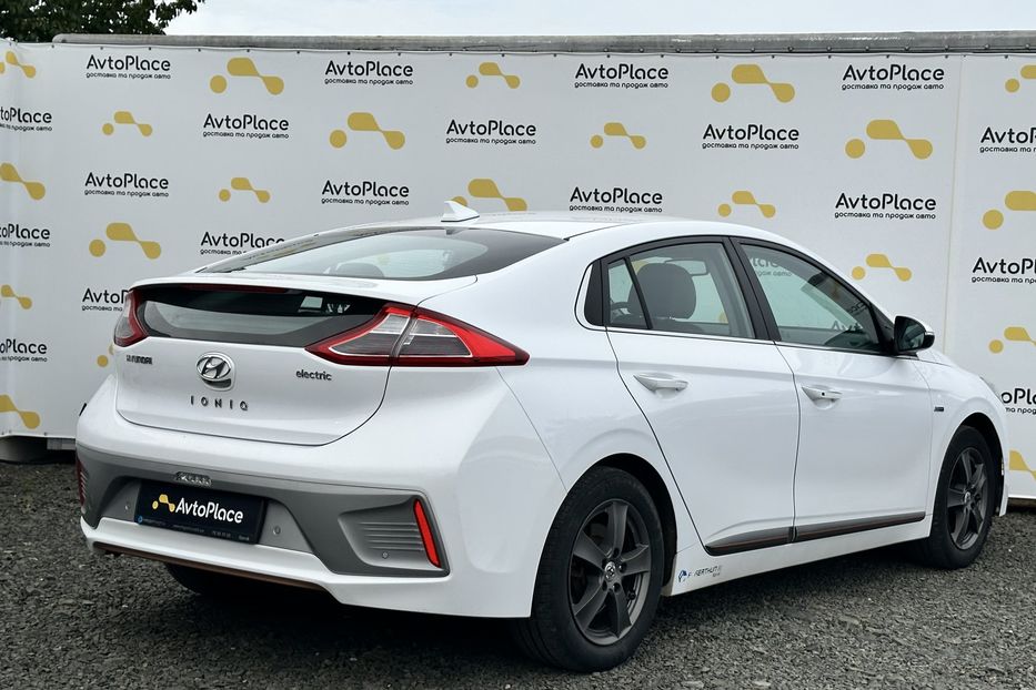 Продам Hyundai Ioniq 28 квт 2016 года в Луцке